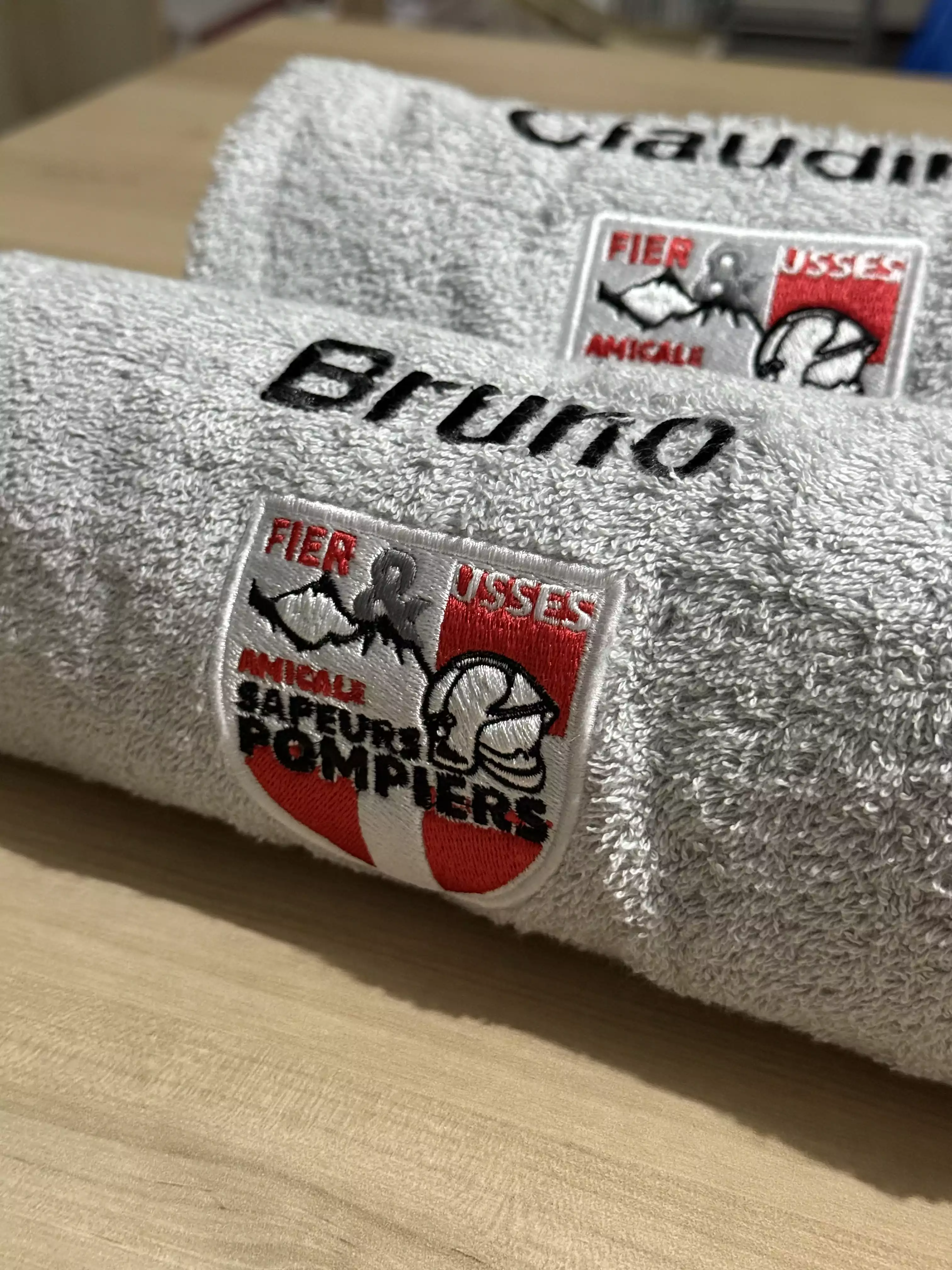 Broderie serviettes pour Sapeurs Pompiers Sillingy